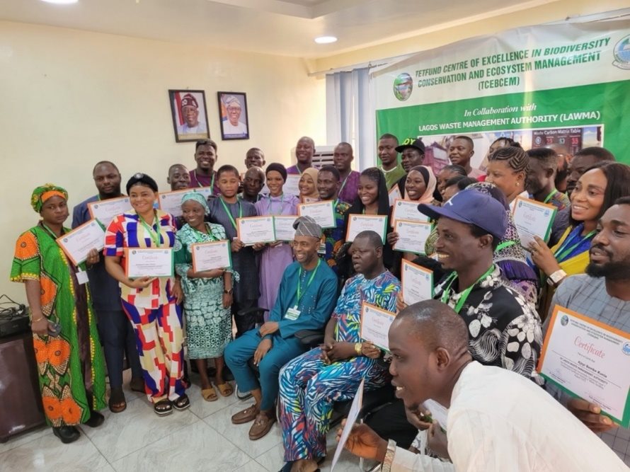 Digital and carbon literacy training for dumpsite workers